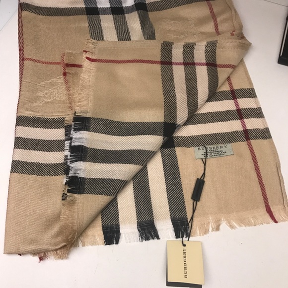 Burberry Accessories - Brand new Burberry scarf